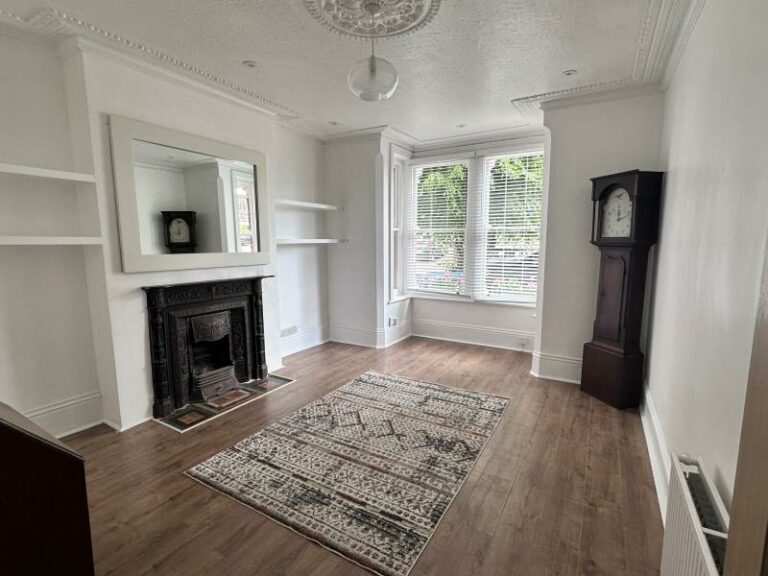 Palmerston Crescent, Palmers Green, N13 (2695753) Photo 1