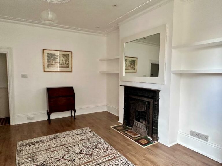 Palmerston Crescent, Palmers Green, N13 (2695753) Photo 12