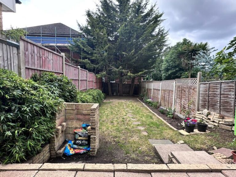 Palmerston Crescent, Palmers Green, N13 (2695753) Photo 4