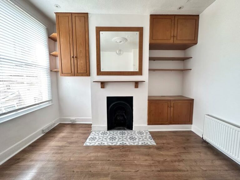 Palmerston Crescent, Palmers Green, N13 (2695753) Photo 6