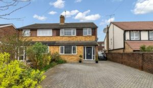 Flamstead End Road, Cheshunt, EN8