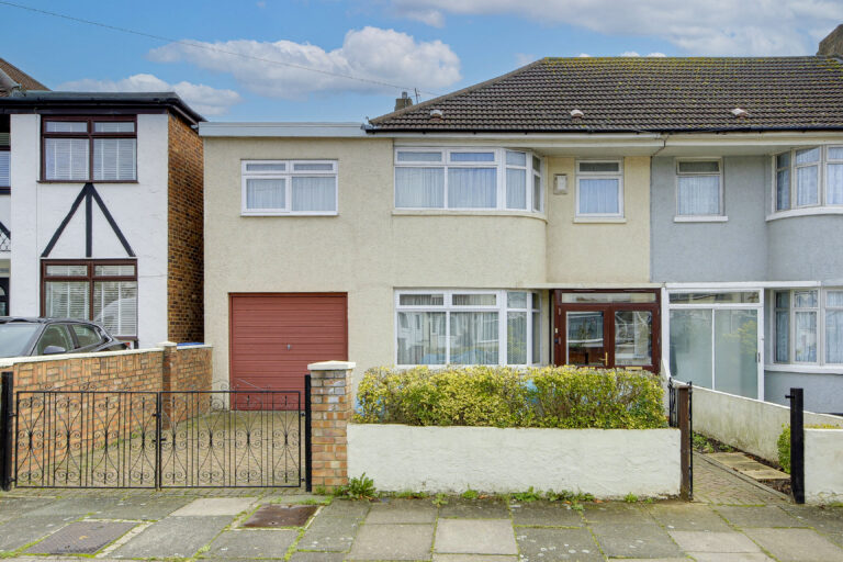 Broadlands Avenue, Enfield