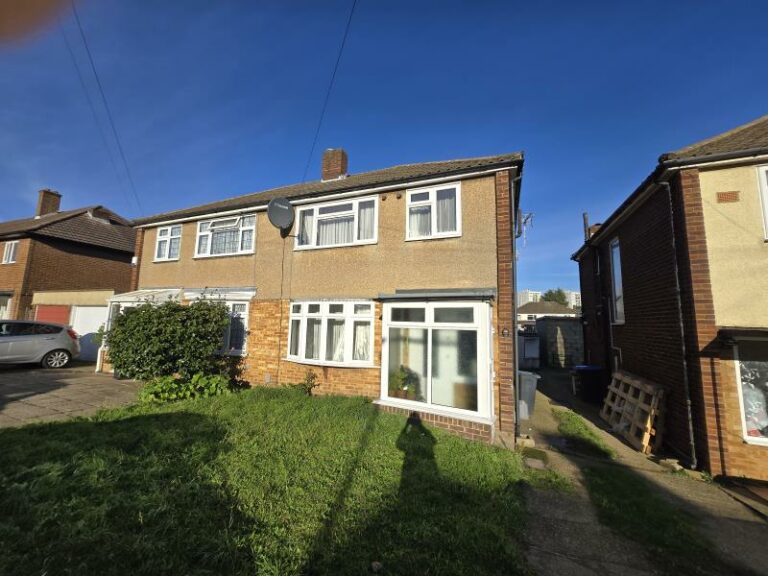 Holmbridge Gardens, Enfield, EN3