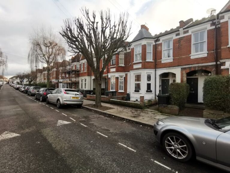 Lyndhurst Road, Wood Green, N22